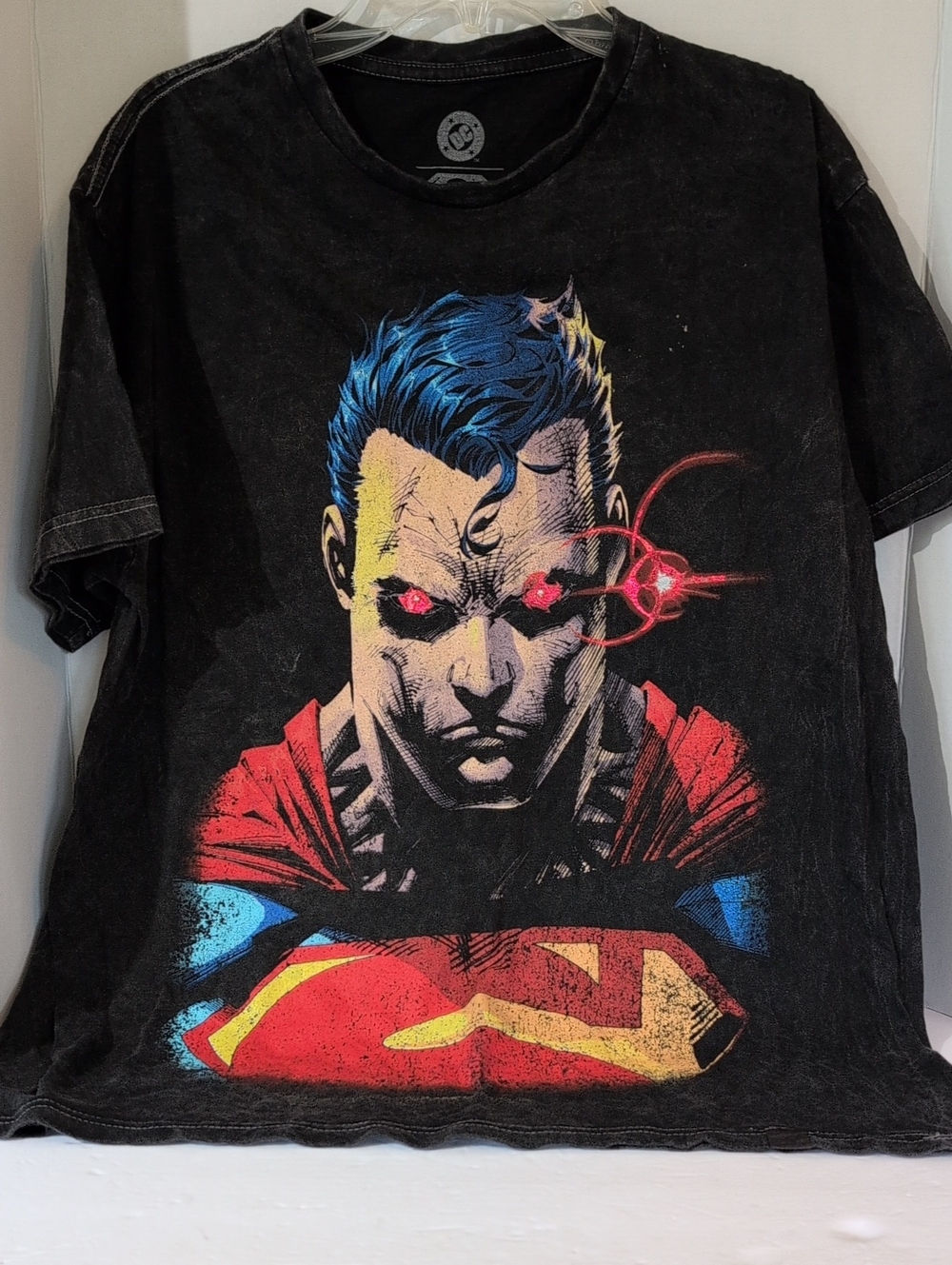 DC Comics Men's SM Black Tee with Superman Heat Vision Graphic